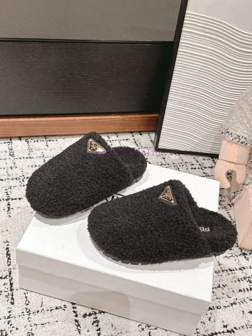 Top qualityPrada fw24 new arrival～P Home 2024 Autumn/Winter New Hairy SlippersHow could a parlbmeebm - Image 5