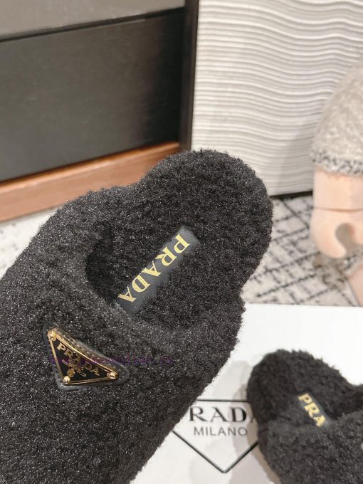 Top qualityPrada fw24 new arrival～P Home 2024 Autumn/Winter New Hairy SlippersHow could a parlbmeebm - Image 7