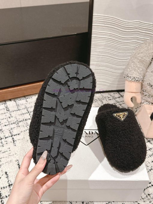 Top qualityPrada fw24 new arrival～P Home 2024 Autumn/Winter New Hairy SlippersHow could a parlbmeebm - Image 10