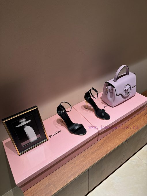 Try different Elisabetta Franchi high heelsA light luxury brand Elisabetta FranchiElisabetta50l8ui39
