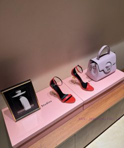 Try different Elisabetta Franchi high heelsA light luxury brand Elisabetta FranchiElisabetta1si8u9qj