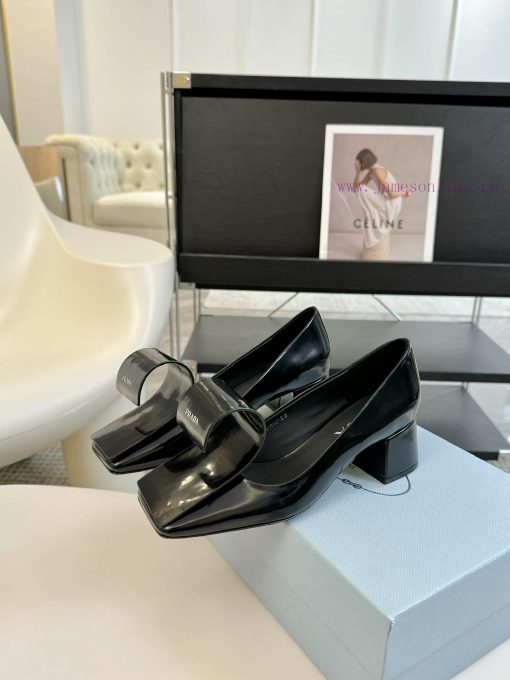 PRADA/PRADA ClassicTriangle logo single shoe seriesThe simple design is probably its most apuhz3n4tv - Image 4