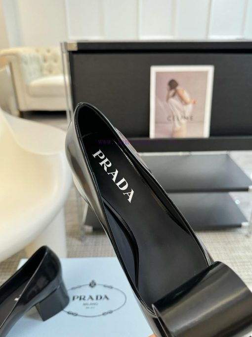 PRADA/PRADA ClassicTriangle logo single shoe seriesThe simple design is probably its most apuhz3n4tv - Image 7