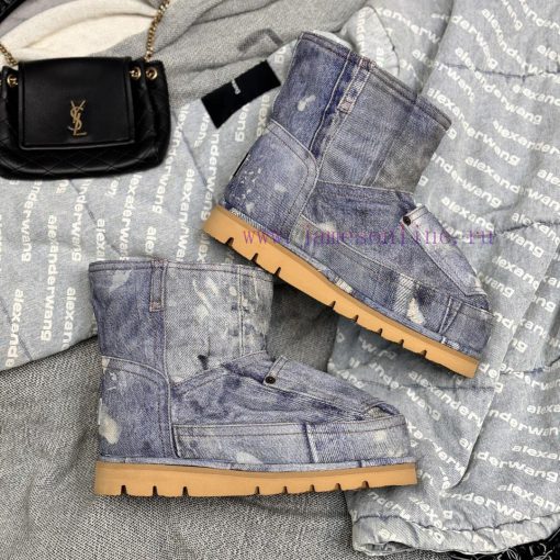 Acne Studio: the only matching detail in the market, Fw24 chubby snow boots; Little Red Booka99cv9fl - Image 2