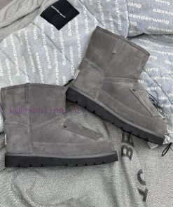 Acne Studio: the only matching detail in the market, Fw24 chubby snow boots; Little Red Bookp4o7nk7w