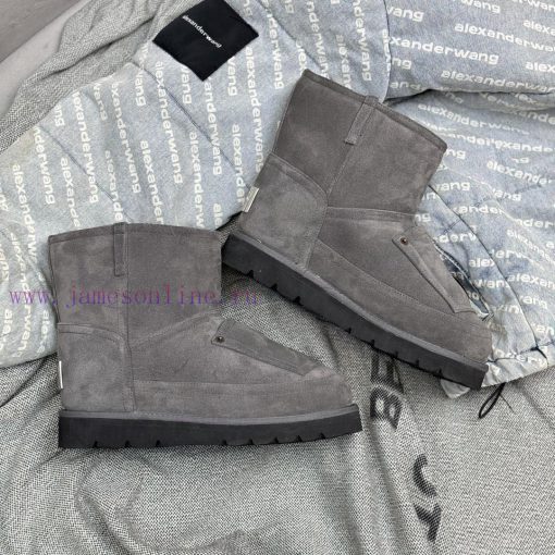 Acne Studio: the only matching detail in the market, Fw24 chubby snow boots; Little Red Bookp4o7nk7w