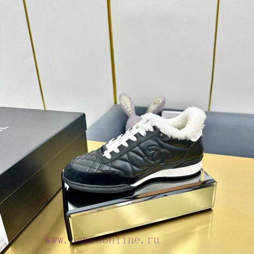 In the wool, in the woolChanel 24A full leather panda color matching white shoes, casual spof4hl1da0