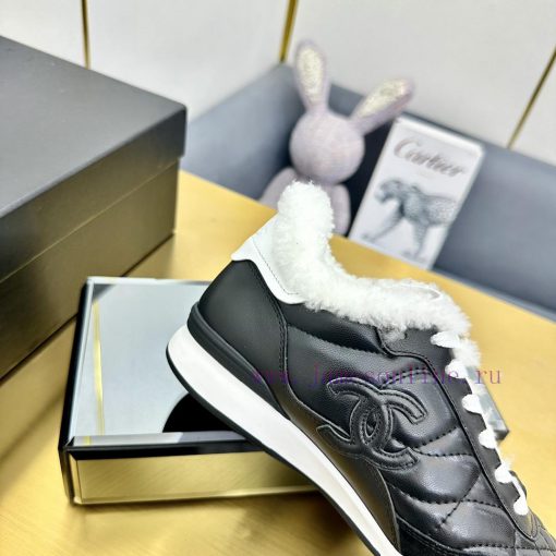 In the wool, in the woolChanel 24A full leather panda color matching white shoes, casual spof4hl1da0 - Image 6