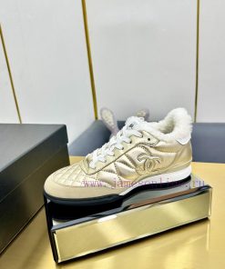 In the wool, in the woolChanel 24A full leather panda color matching white shoes, casual sporibue4g0