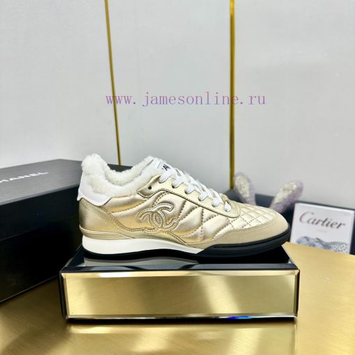 In the wool, in the woolChanel 24A full leather panda color matching white shoes, casual sporibue4g0 - Image 3