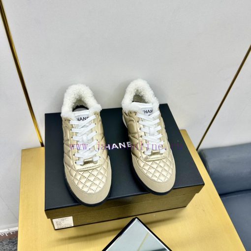In the wool, in the woolChanel 24A full leather panda color matching white shoes, casual sporibue4g0 - Image 11