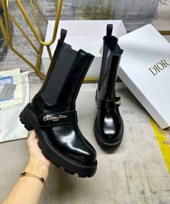 D-Quest and ankle boots are a new interpretation of classic motorcycle style boots, showcasisycs27hi