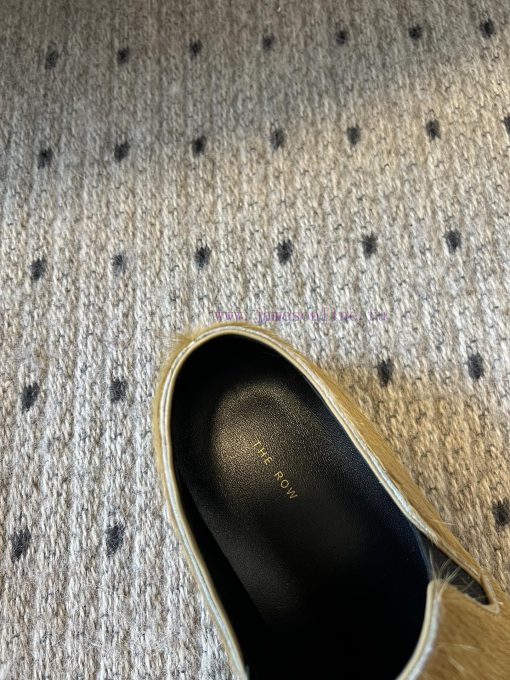 Therow 24ss early autumn new soft soled minimalist single shoeThe upper of the shoe is made 6fhxs3ib - Image 6