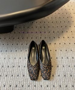 Toteme 24/Minimalist Square Head Single ShoeThe minimalist style resembling The Row has attru7288gxd