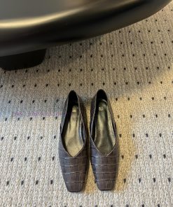 Toteme 24/Minimalist Square Head Single ShoeThe minimalist style resembling The Row has attrq7rl47if