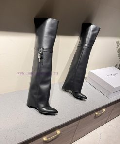 GIVENCHY new metal buckle boots from GivenchyThe pants and boots that are popular in the fasajhyhqxu