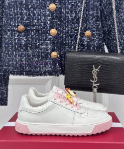 Roger Vivie RV24ss New White ShoesThe shoe design is very delicate and not softNot picky abostn1gldy