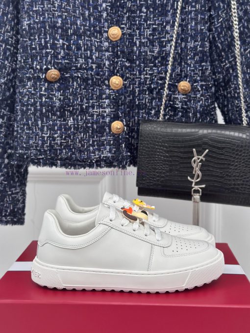 Roger Vivie RV24ss New White ShoesThe shoe design is very delicate and not softNot picky abopy81b5s1