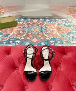 GUCCi high-heeled sandals series, every detail has been carefully polished. This sandal is m31o5r8c2