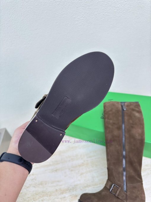 The original development of BottegaVeneta zipper boots took more than three months to perfec4k34uvsh - Image 10