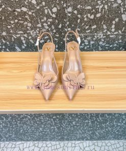 Val * entino @ Tiannu's hottest new product is sandals and high heels. The beautiful butterflcfrcrbh