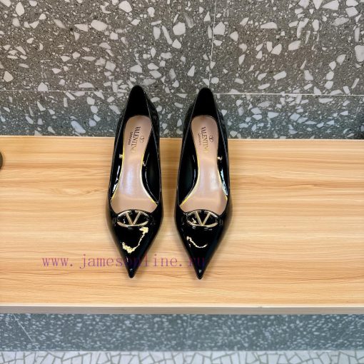 Valentino's hottest new productHigh heels and single shoesThe perfect combination of the latiokq76mg