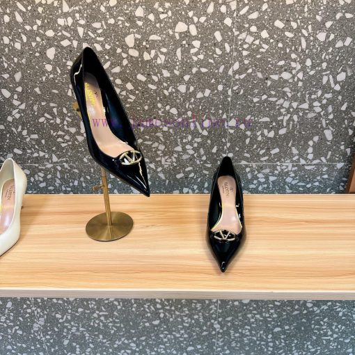 Valentino's hottest new productHigh heels and single shoesThe perfect combination of the latiokq76mg - Image 3