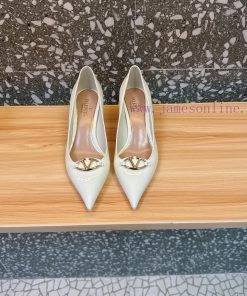 Valentino's hottest new productHigh heels and single shoesThe perfect combination of the latvo3tlr84