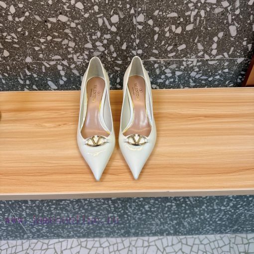 Valentino's hottest new productHigh heels and single shoesThe perfect combination of the latvo3tlr84 - Image 2