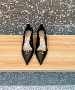 Valentino's hottest new productHigh heels and single shoesThe perfect combination of the lattjdjmv2d