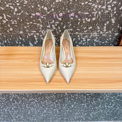 Valentino's hottest new productHigh heels and single shoesThe perfect combination of the latu8hvbp8b - Image 2