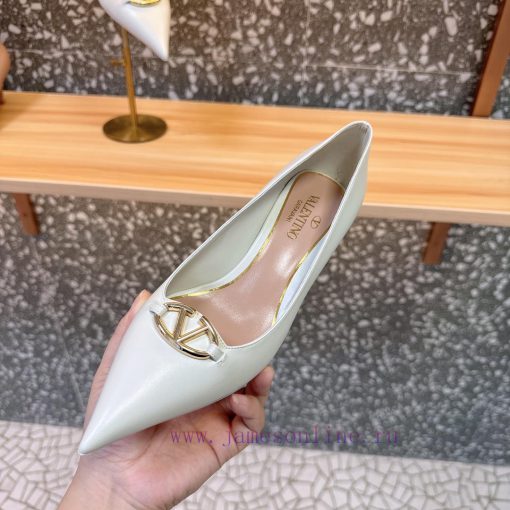 Valentino's hottest new productHigh heels and single shoesThe perfect combination of the latu8hvbp8b - Image 6
