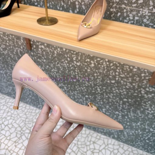 Valentino's hottest new productHigh heels and single shoesThe perfect combination of the lat3yy5xgb4 - Image 4