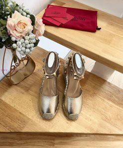 Valentino Garavani Lychee Leather Strap Wedge Sandals-Metal effect processing rivet decorati1ldj5lqy