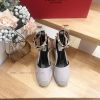 Valentino Garavani Lychee Leather Strap Wedge Sandals-Metal effect processing rivet decoratiwxu5uwpj