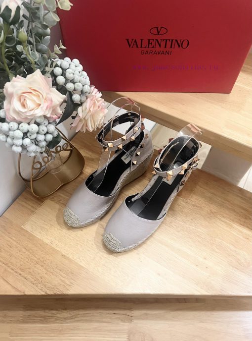 Valentino Garavani Lychee Leather Strap Wedge Sandals-Metal effect processing rivet decoratiwxu5uwpj - Image 4