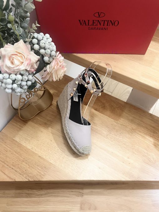 Valentino Garavani Lychee Leather Strap Wedge Sandals-Metal effect processing rivet decoratiwxu5uwpj - Image 6