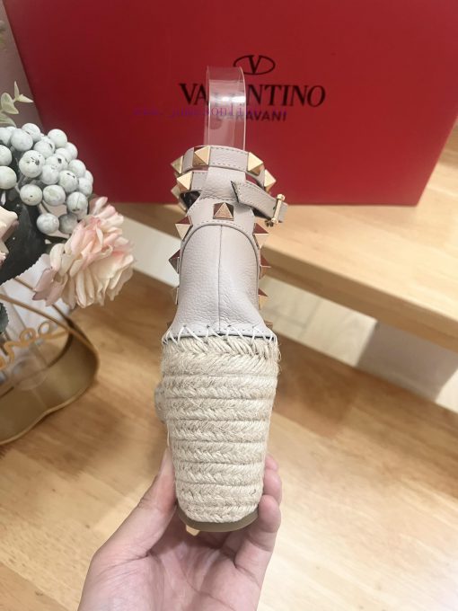 Valentino Garavani Lychee Leather Strap Wedge Sandals-Metal effect processing rivet decoratiwxu5uwpj - Image 10