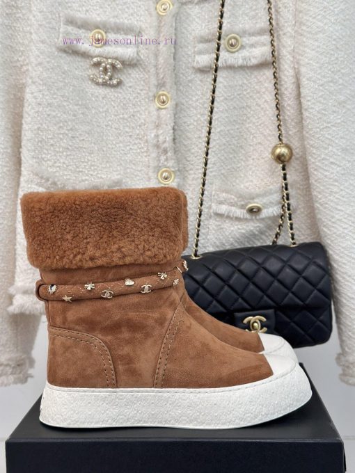 Chanel | Chanel Classic Autumn/Winter Double CThick soled snow bootsA pair of snow boots thaavr4yerg