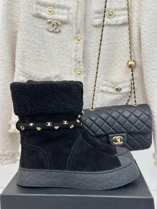 Chanel | Chanel Classic Autumn/Winter Double CThick soled snow bootsA pair of snow boots thayavb46zn
