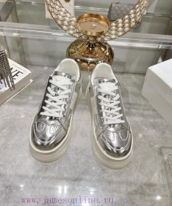 24 new Dior sponge shoes, thick soled casual shoesThis Dior Star sports shoe continues the tdiqva2dl