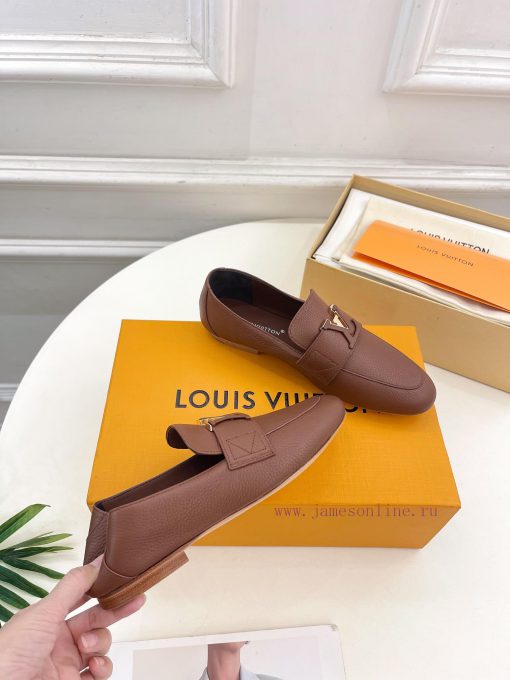 LV 2024 Early Autumn New Top Edition, featuring LV CAPRI flat bottomed loafers and hard good5jv5smu5 - Image 3