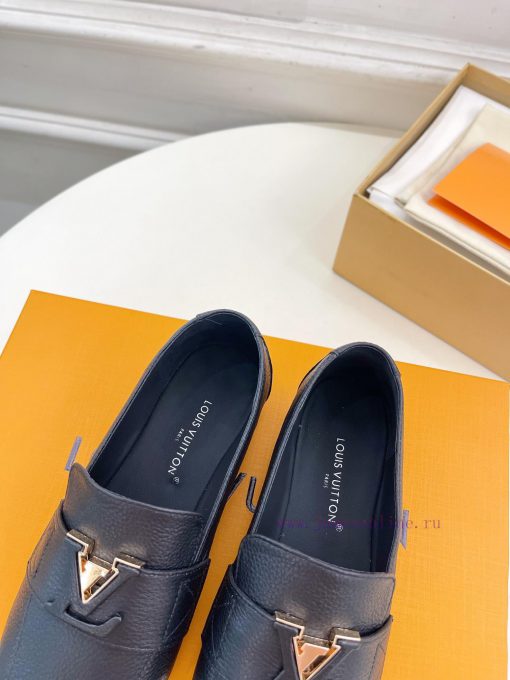 LV 2024 Early Autumn New Top Edition, featuring LV CAPRI flat bottomed loafers and hard goodbcc5fylo - Image 9