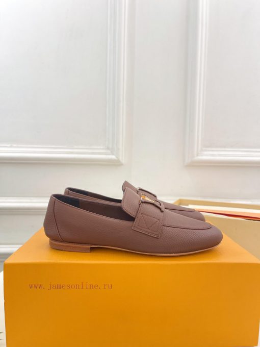 LV 2024 Early Autumn New Top Edition, featuring LV CAPRI flat bottomed loafers and hard good5jv5smu5 - Image 4