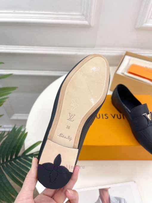 LV 2024 Early Autumn New Top Edition, featuring LV CAPRI flat bottomed loafers and hard goodbcc5fylo - Image 10