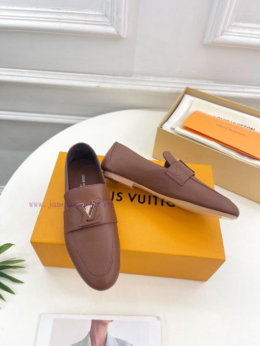 LV 2024 Early Autumn New Top Edition, featuring LV CAPRI flat bottomed loafers and hard good5jv5smu5 - Image 6