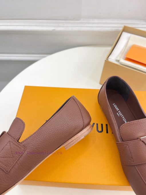 LV 2024 Early Autumn New Top Edition, featuring LV CAPRI flat bottomed loafers and hard good5jv5smu5 - Image 9