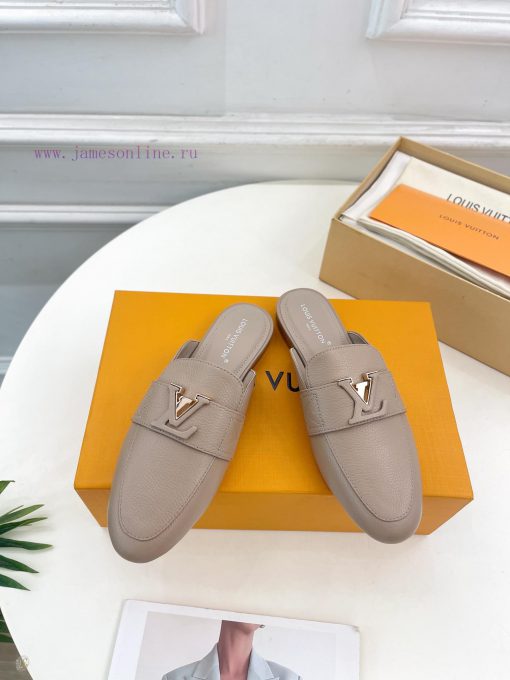 LV 2024 Early Autumn New Top Edition, featuring LV CAPRI flat bottomed open heel loafers andmwnevsv0