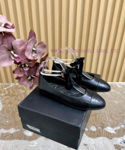 𝐂𝐇𝐀𝐍𝐄𝐋 | Chanel pearl chain paired with bow Mary Jane single shoes————————————High qualityThu6pku06j
