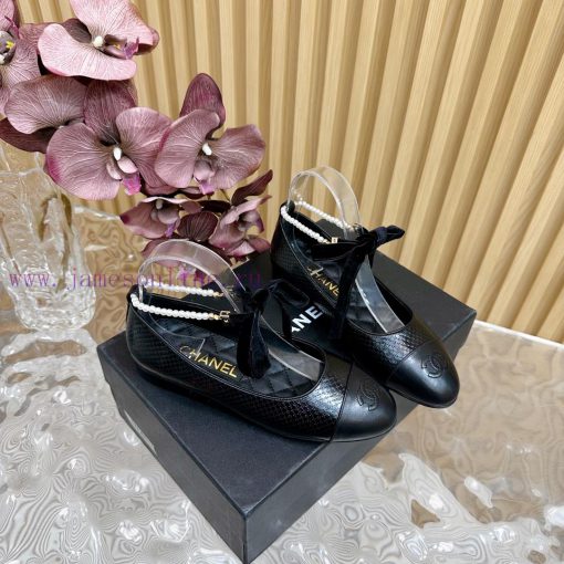 𝐂𝐇𝐀𝐍𝐄𝐋 | Chanel pearl chain paired with bow Mary Jane single shoes————————————High qualityThu6pku06j - Image 3